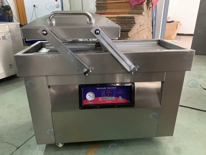Food vacuum packaging machine