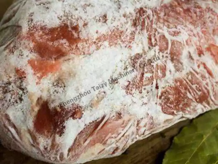 замороженное мясо перед измельчением