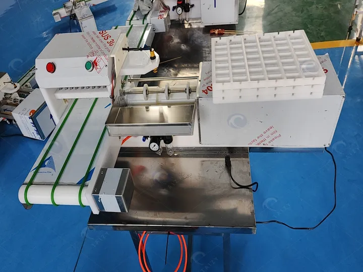 Automatic meat skewer machine