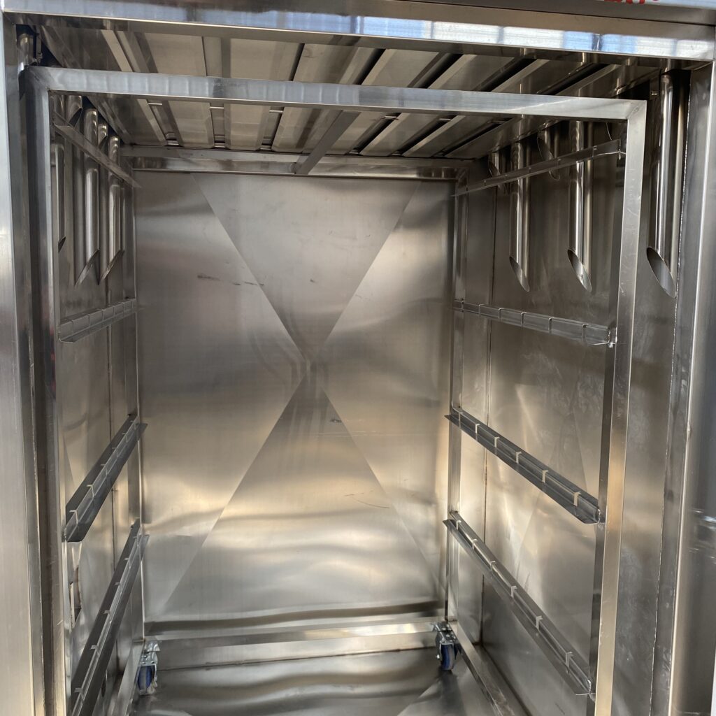 The internal structure of the food smoker