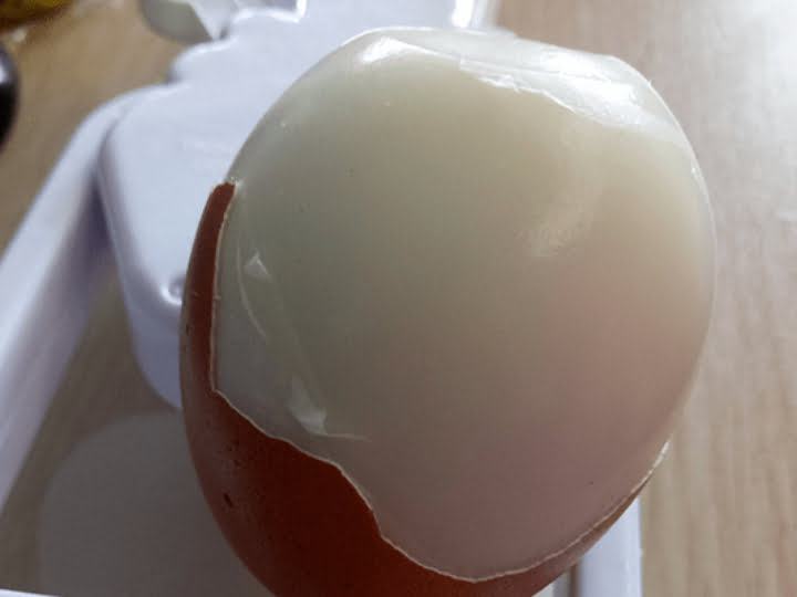 Observe as câmaras de ar dos ovos cozidos