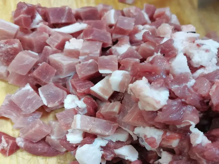 Chunk-cut fresh meat