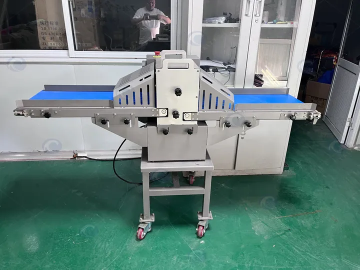 Meat slicing cutting machine