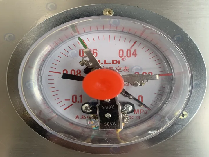 Digital vacuum pressure gauge